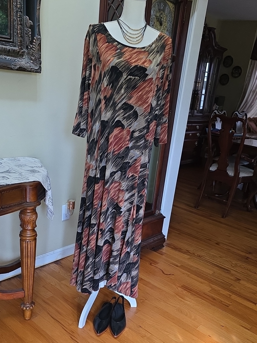 Amanda Charles Women's Long Absract Print Maxi Dress in Terracotta and Black